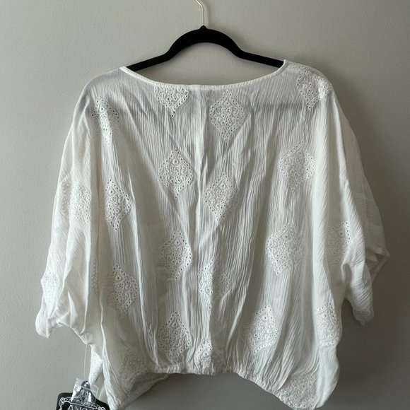 Ivory Button/Eyelet Cropped Blouse - Picture 4 of 5
